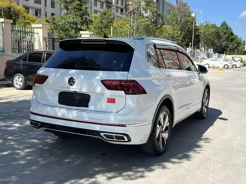 Volkswagen Tiguan L 2023 — Фото 6/11