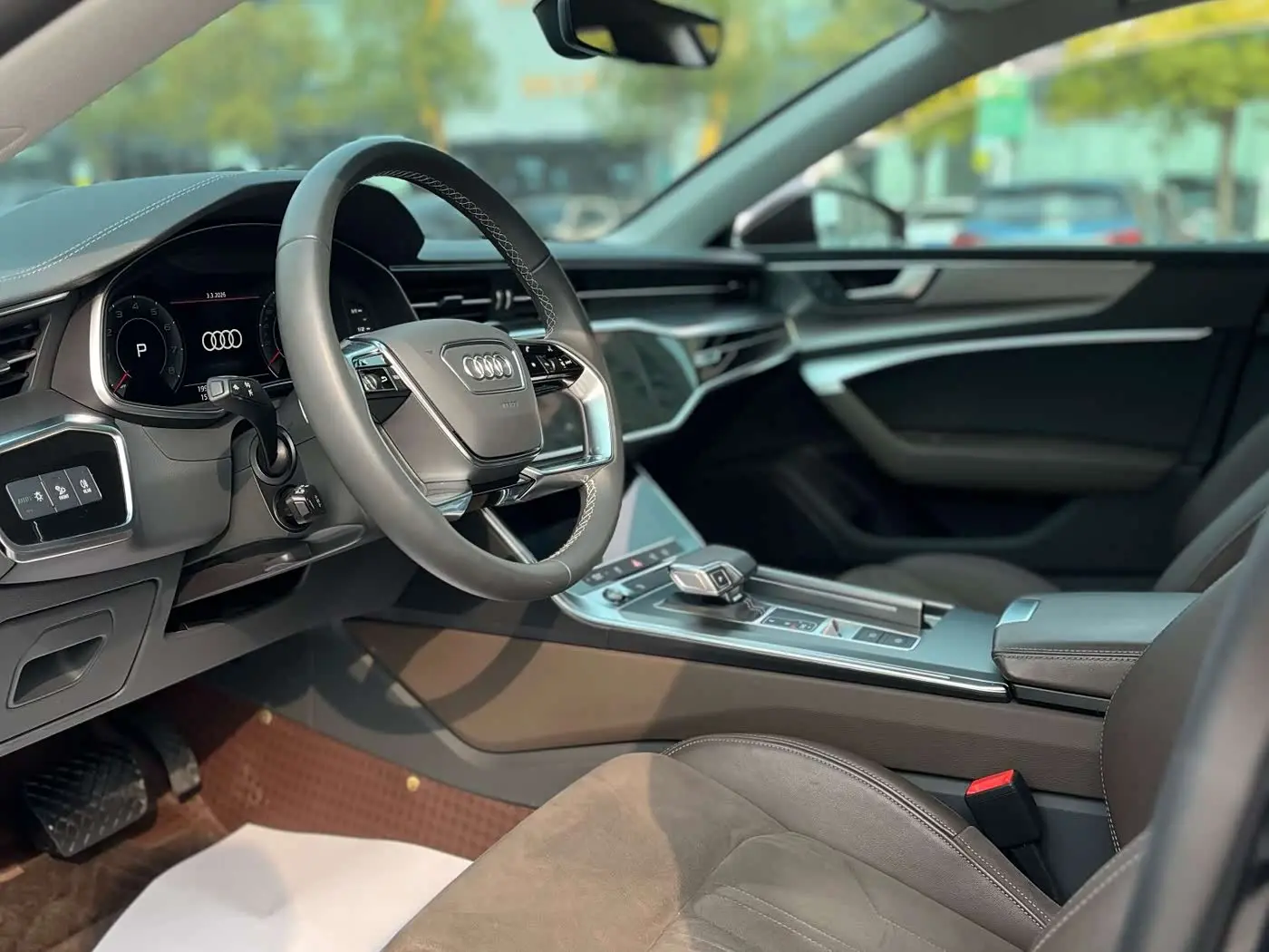Audi A7L 2024 — Photo 9/16