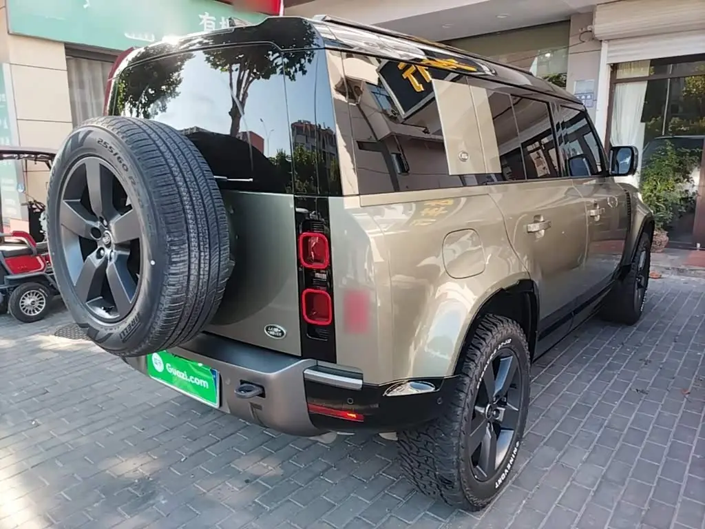 Land Rover Defender 2023 — Photo 7/20