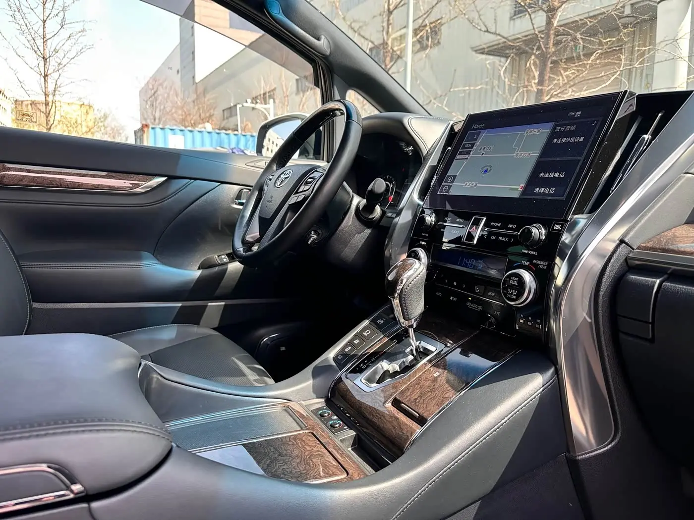 Toyota Vellfire 2021 — Photo 17/20