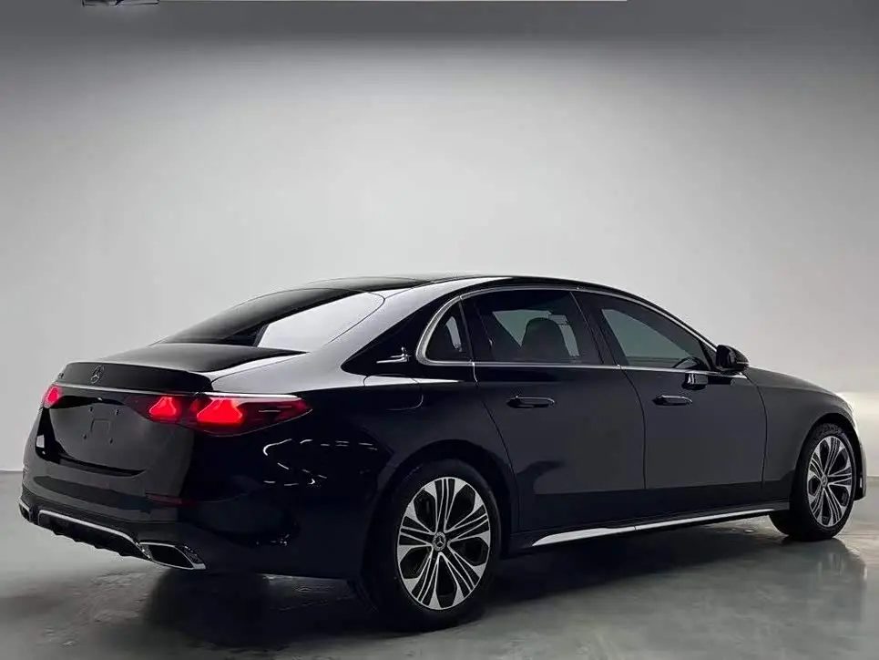 Mercedes-Benz E-Class 2024 — Photo 17/18
