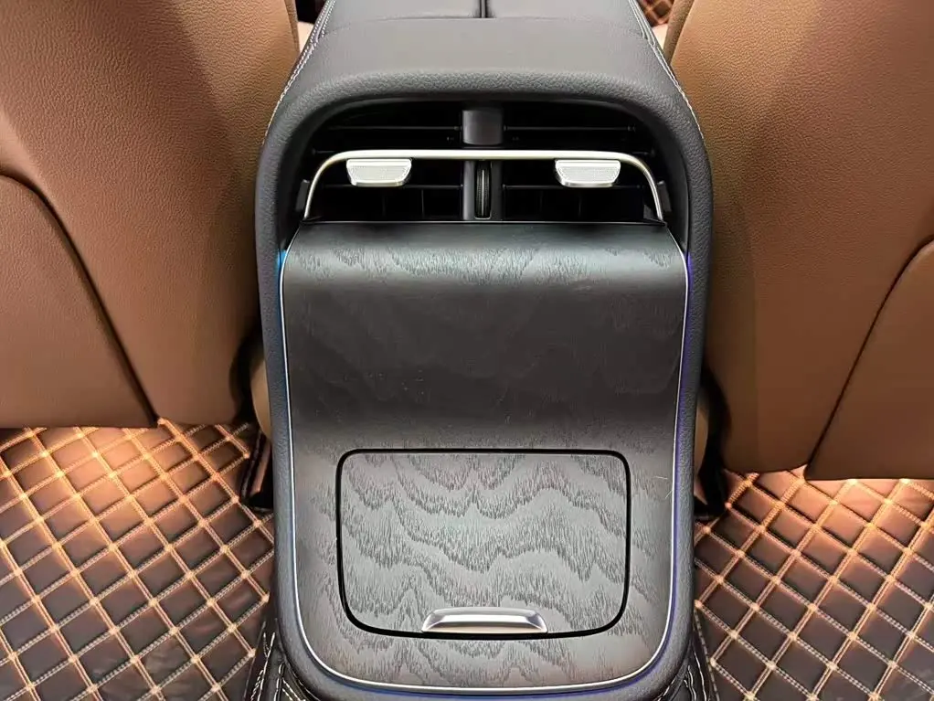 Mercedes-Benz E-Class 2024 — Photo 16/18