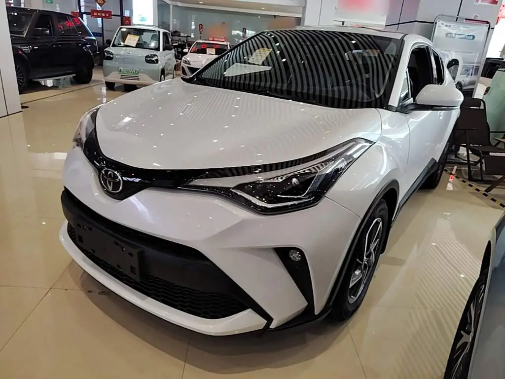 Toyota C-HR 2022 — Фото 1/20