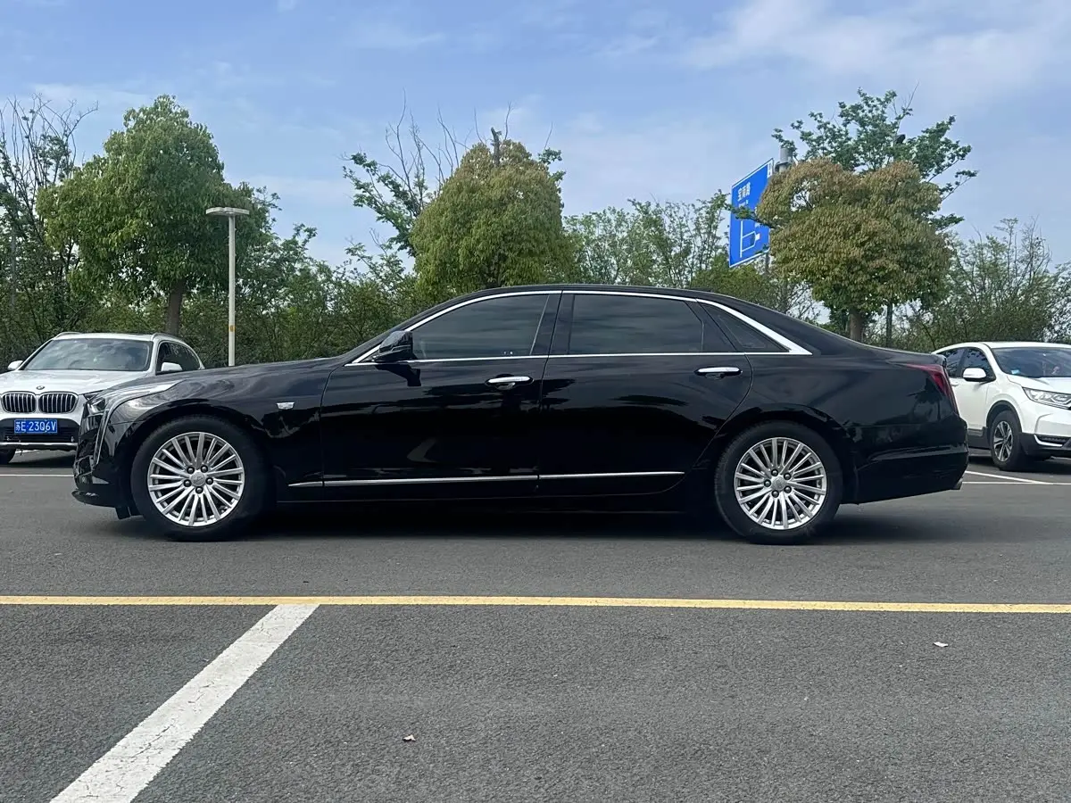 Cadillac CT6 2023 — Фото 2/12