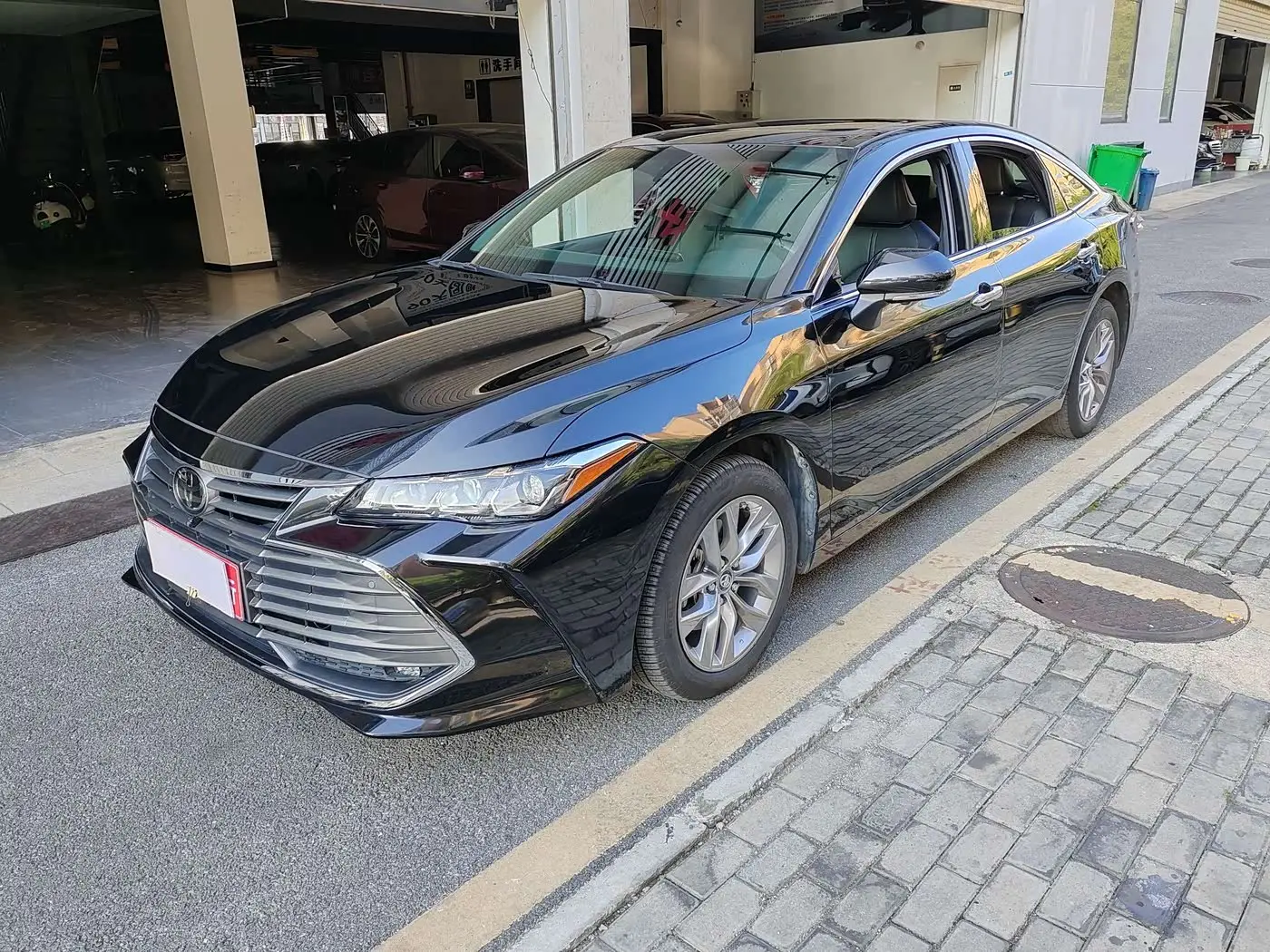 Toyota Avalon 2021 — Фото 1/10