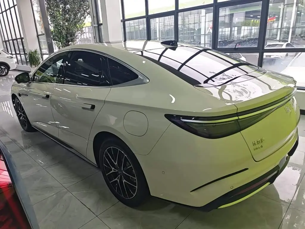 BYD Seal 07 DM-i 2025 — Фото 4/19