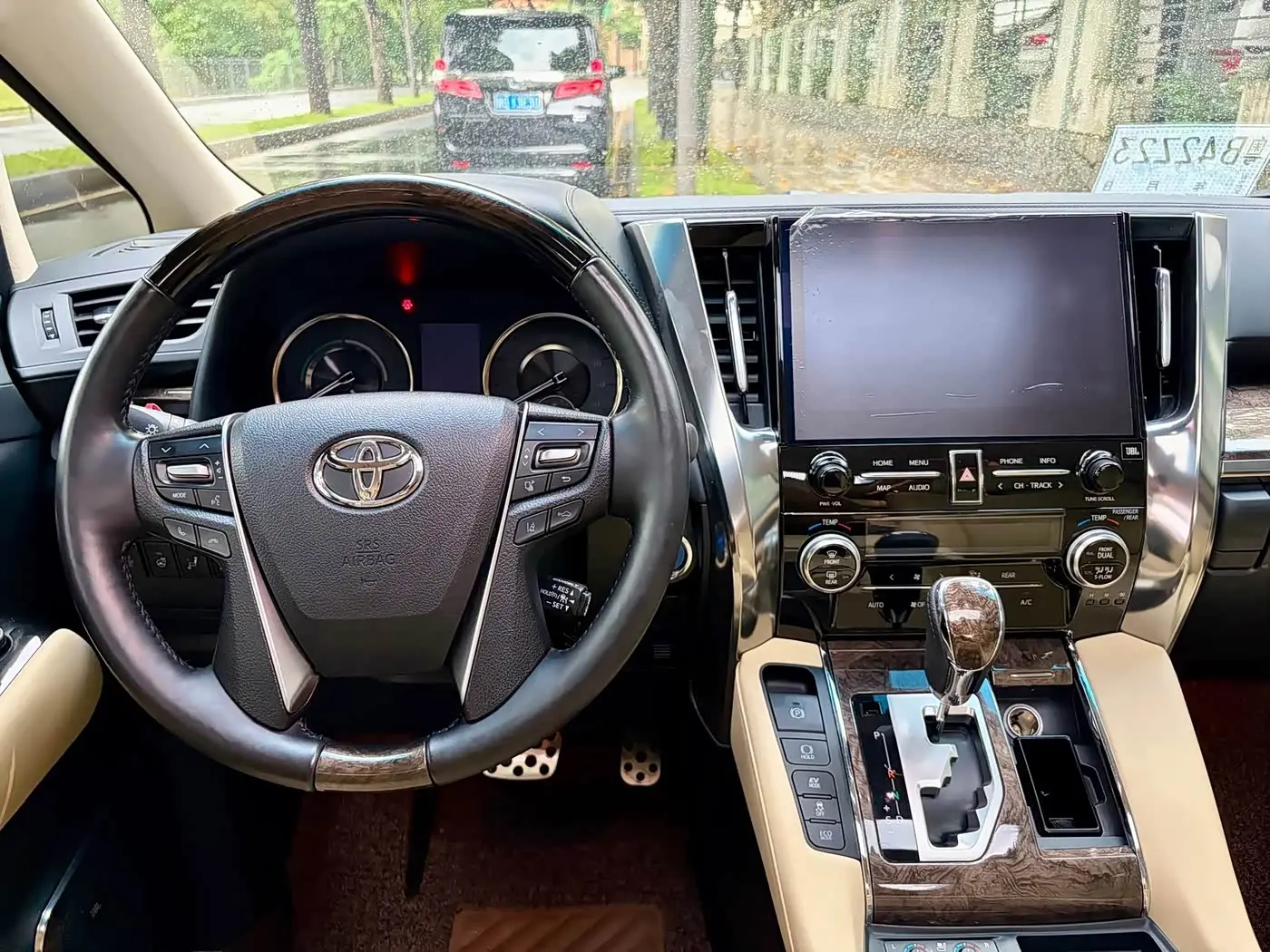 Toyota Vellfire 2021 — Photo 9/20