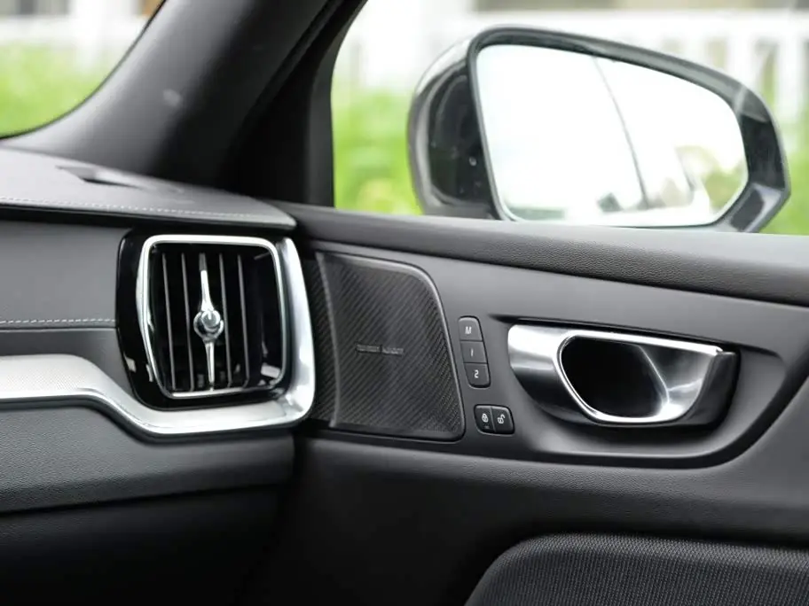 Volvo S60 2025 — Фото 13/16