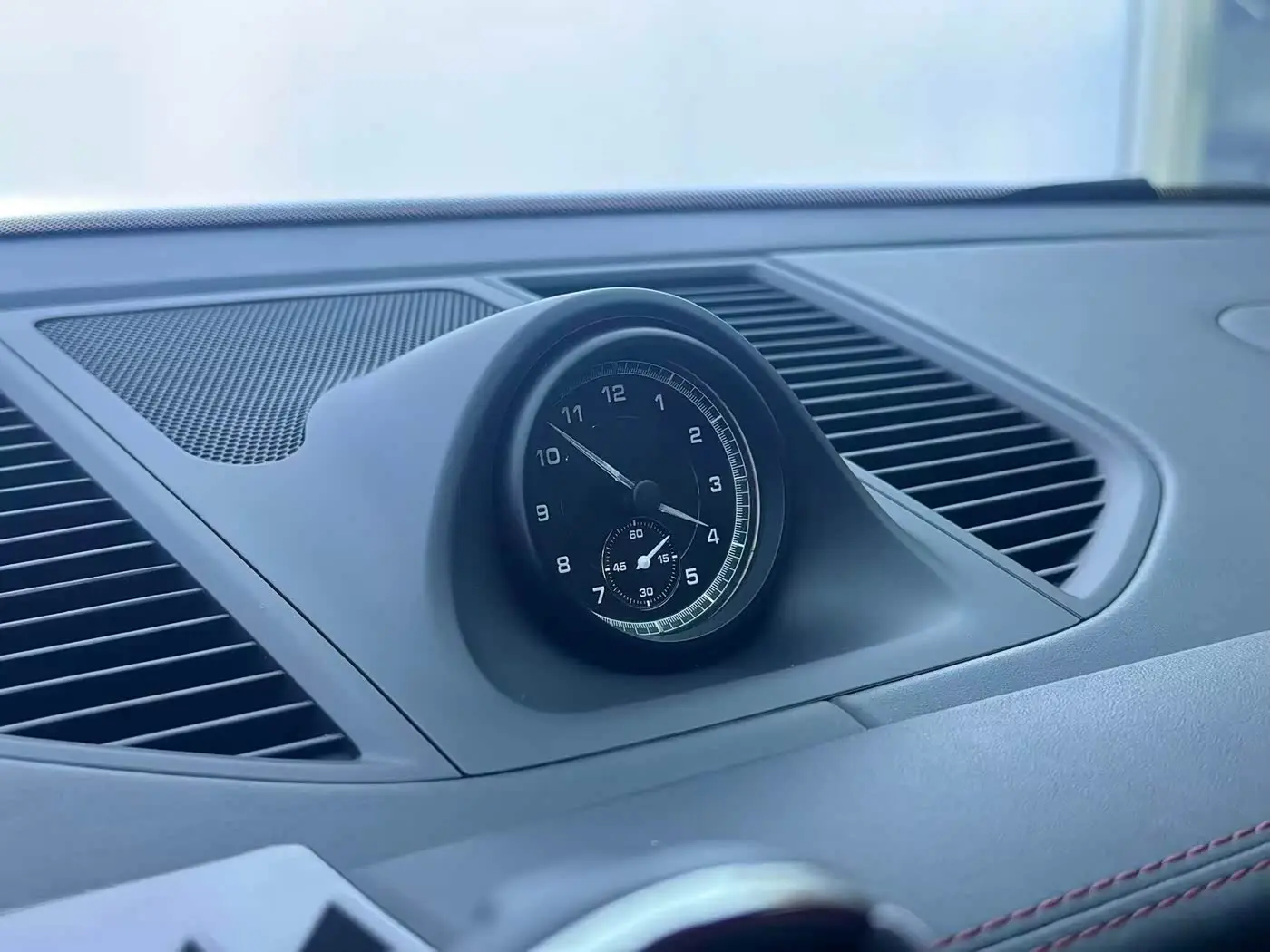 Porsche Macan 2022 — ფოტო 10/20