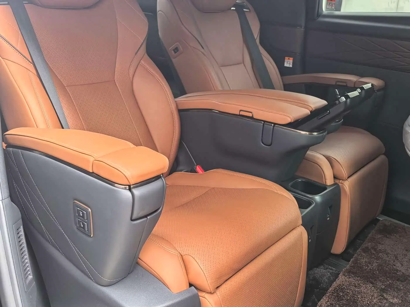 Toyota Vellfire 2025 — Фото 5/9