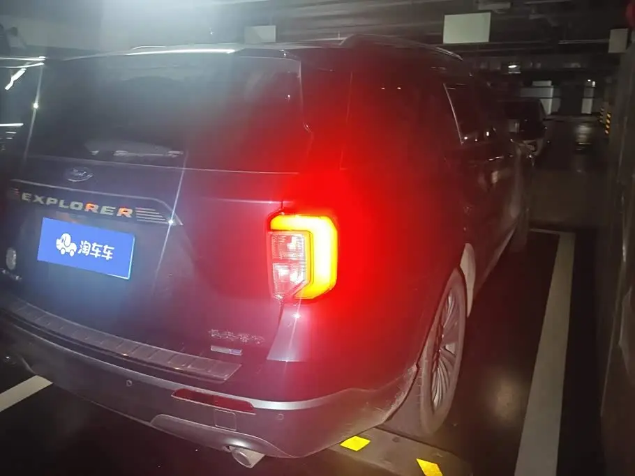 Ford Explorer 2022 — Photo 3/16
