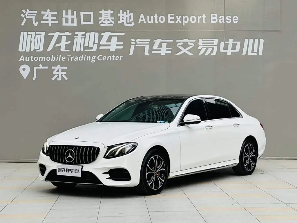 Mercedes-Benz E-Class 2020 — Photo 1/20