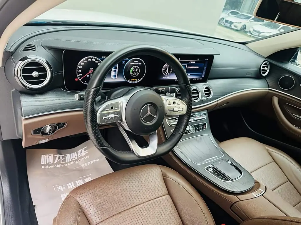 Mercedes-Benz E-Class 2020 — Photo 9/20
