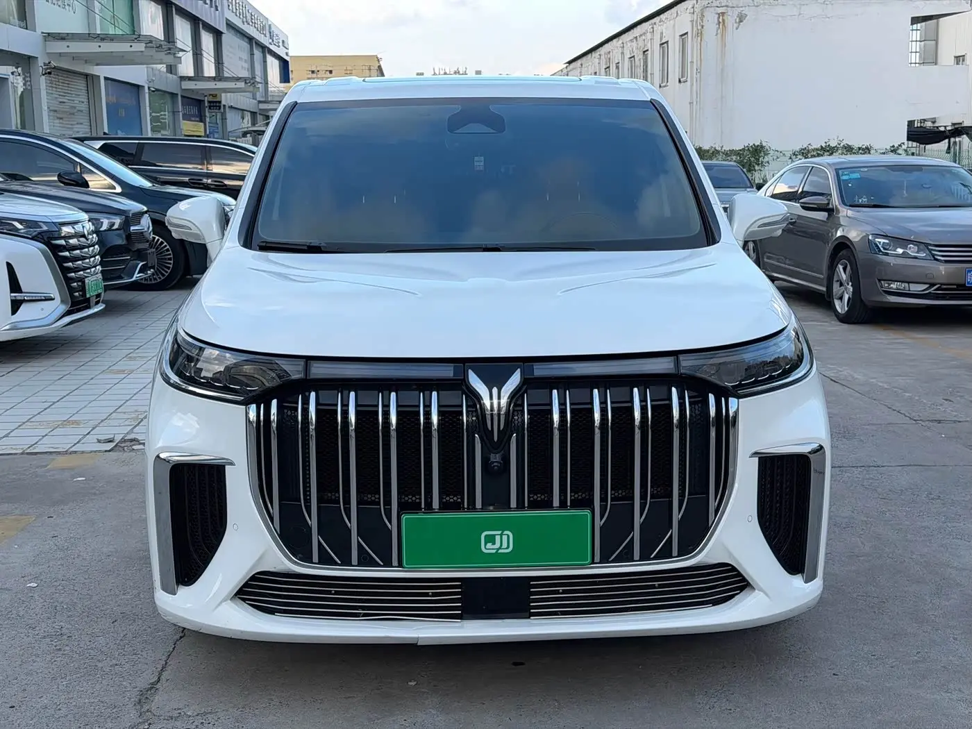 Voyah Auto Voyah Dreamer 2023 — Şəkil 2/16