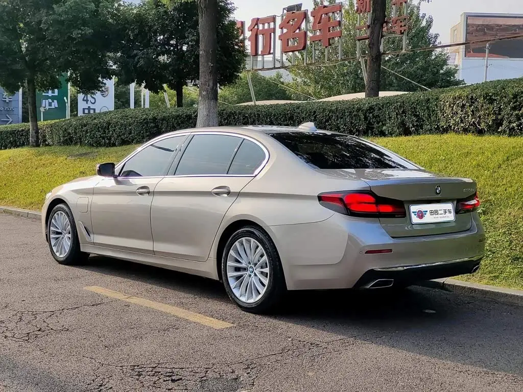 BMW 5 Series New Energy 2021 — Фото 4/11