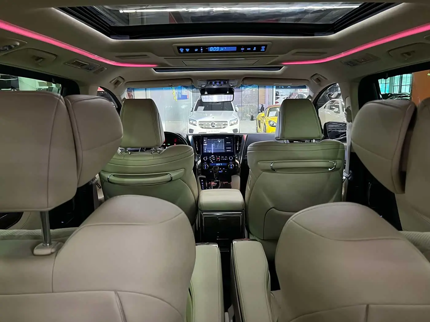 Toyota Alphard 2020 — Photo 5/9