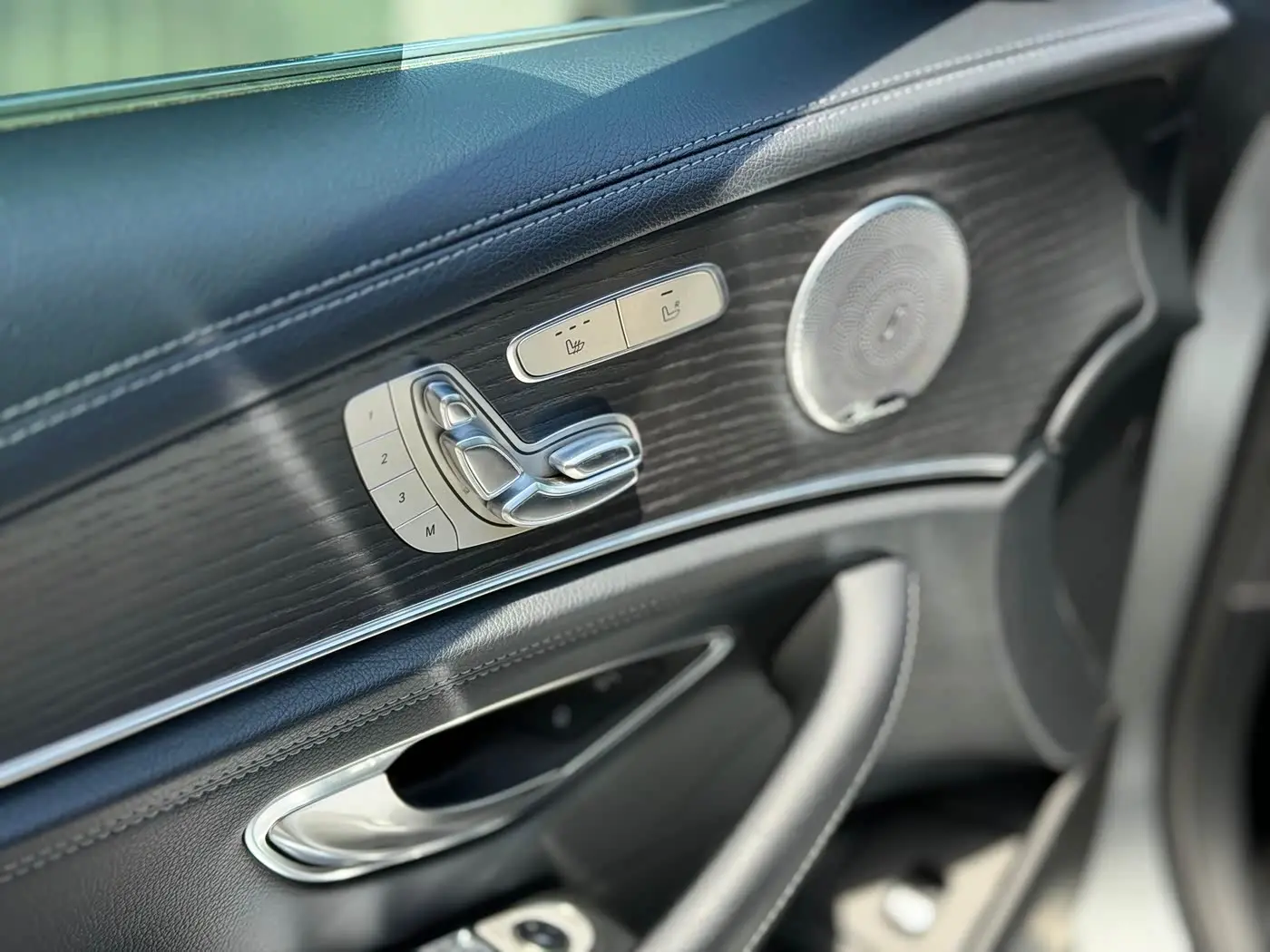 Mercedes-Benz E-Class 2020 — Photo 7/20