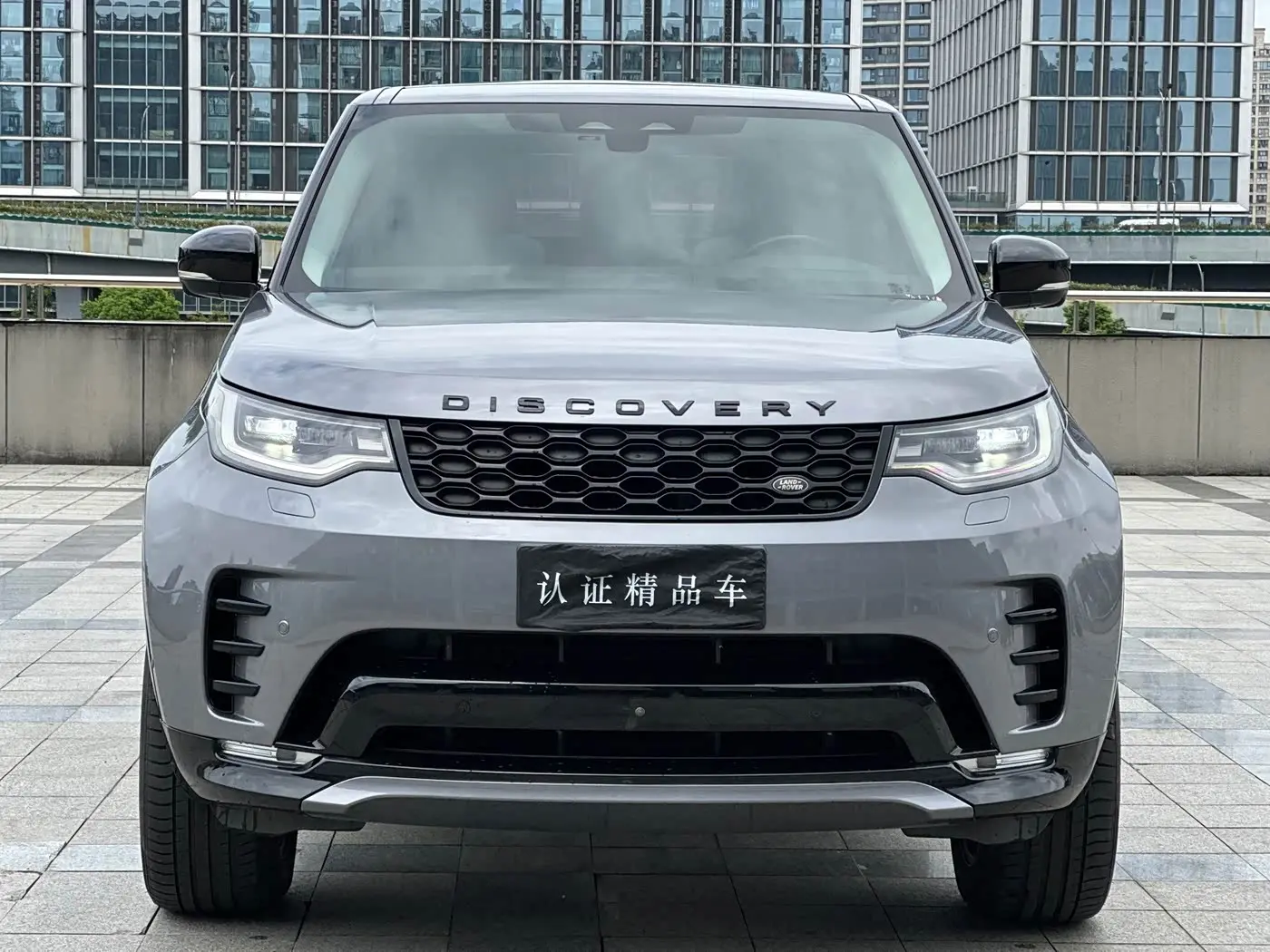 Land Rover Discovery 2021 — Photo 2/20
