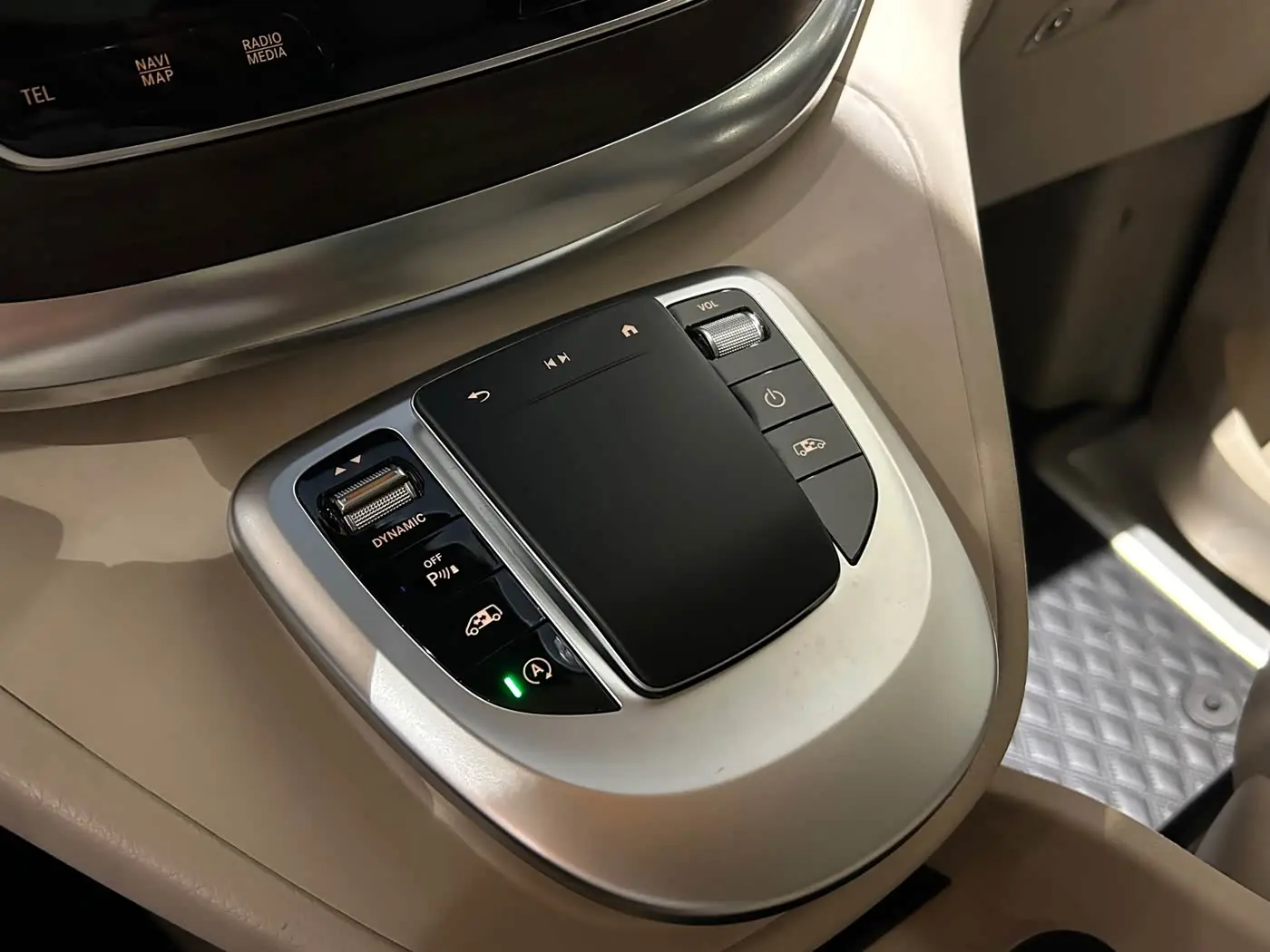 Mercedes-Benz V-Class 2022 — Фото 13/20