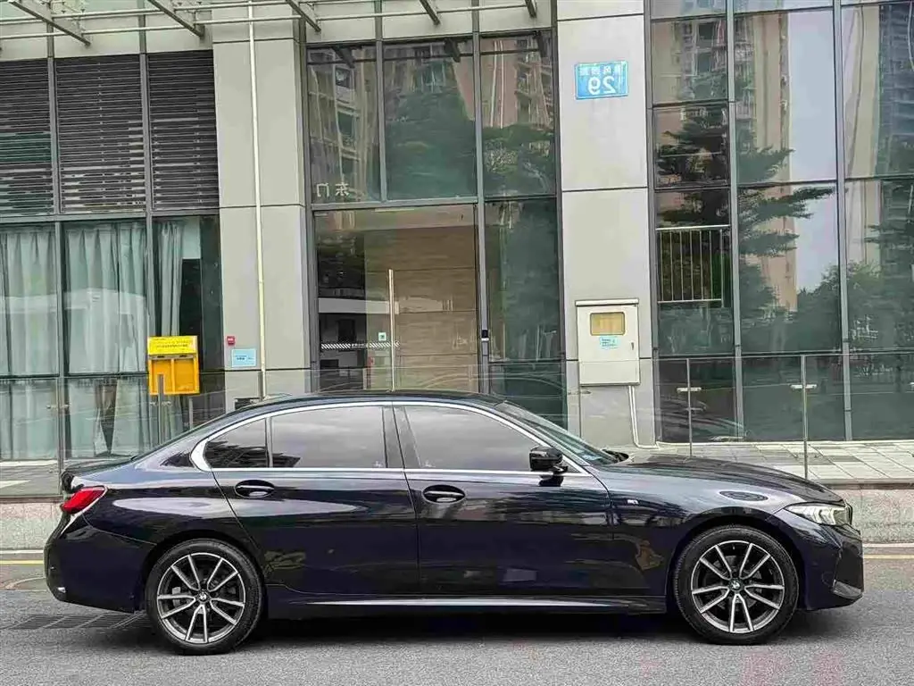 BMW 3 Series 2022 — Photo 4/10