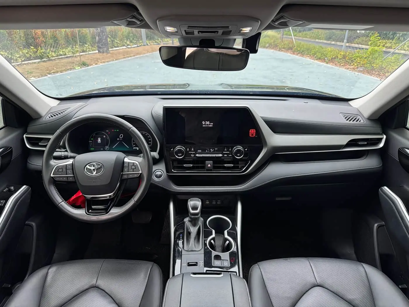 Toyota Highlander 2024 — Photo 8/14