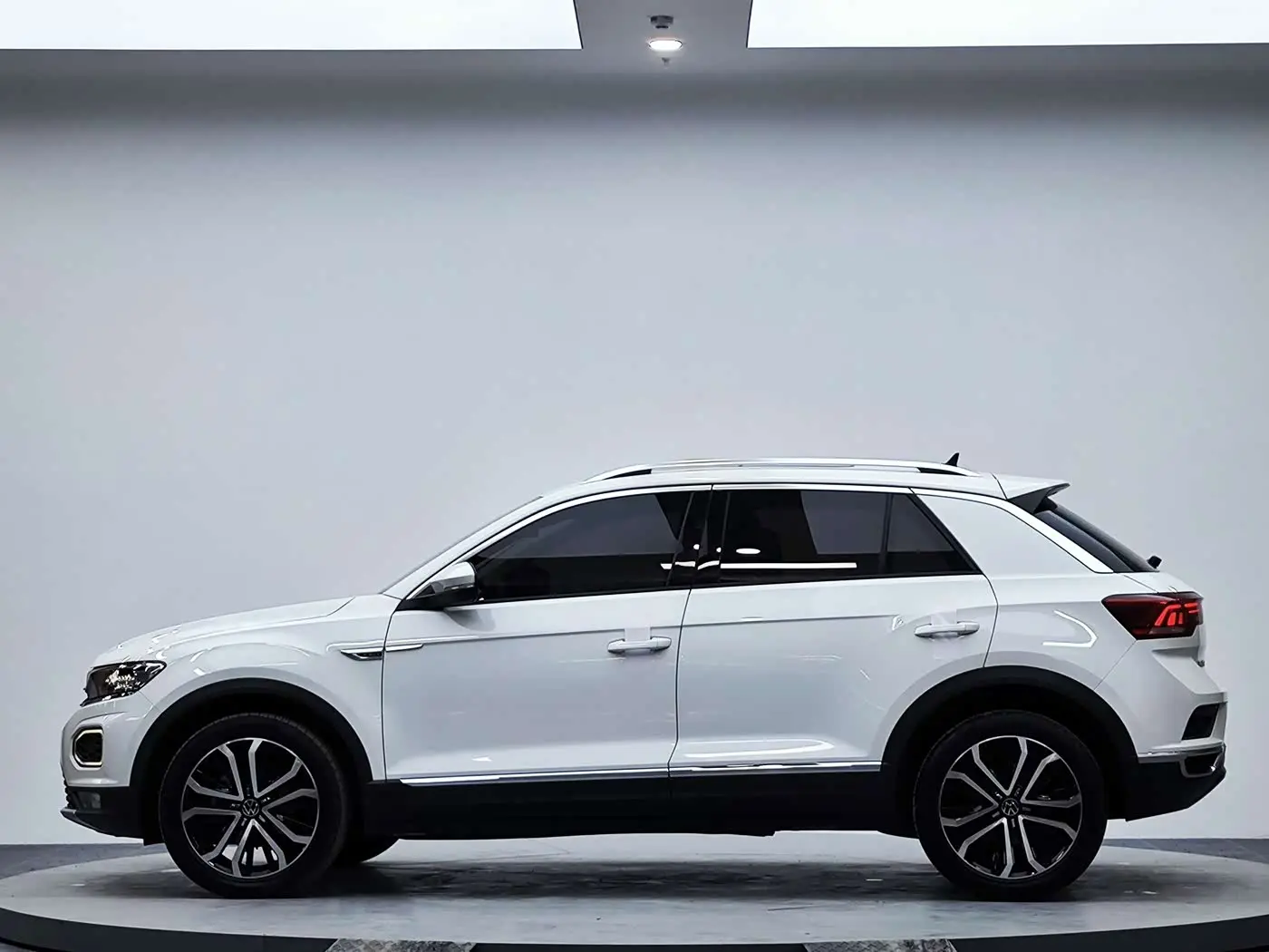 Volkswagen T-ROC 2023 — Фото 5/19