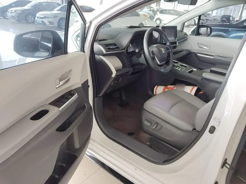 Toyota Sienna 2024 — Photo 11/19