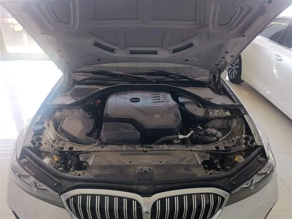 BMW 3 Series 2024 — Photo 11/14