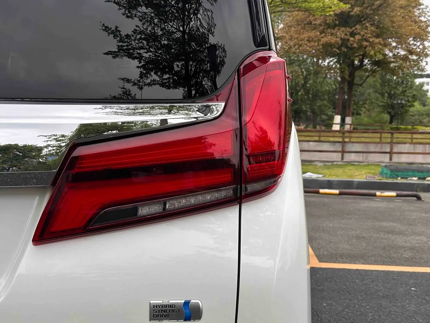 Toyota Alphard 2020 — Photo 9/20