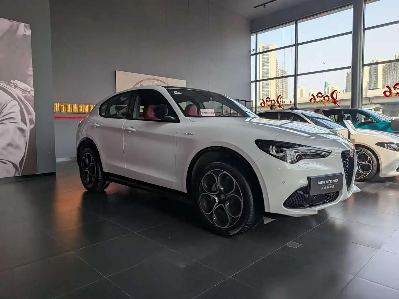 Alfa Romeo Stelvio 2024 — Photo 2/19