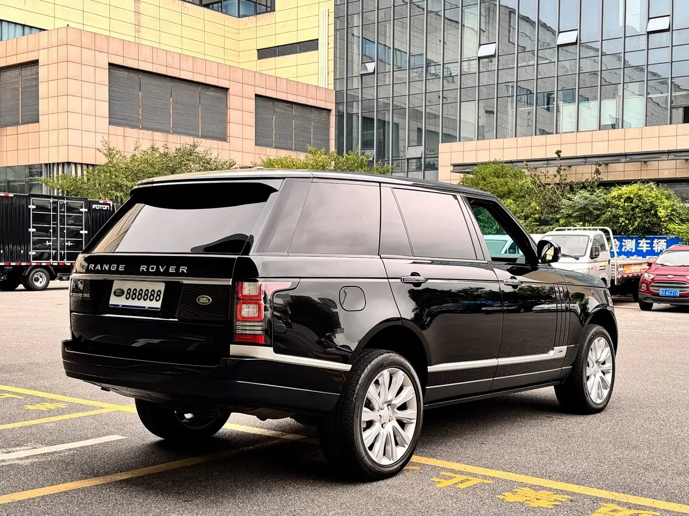 Land Rover Range Rover 2015 — Photo 17/20