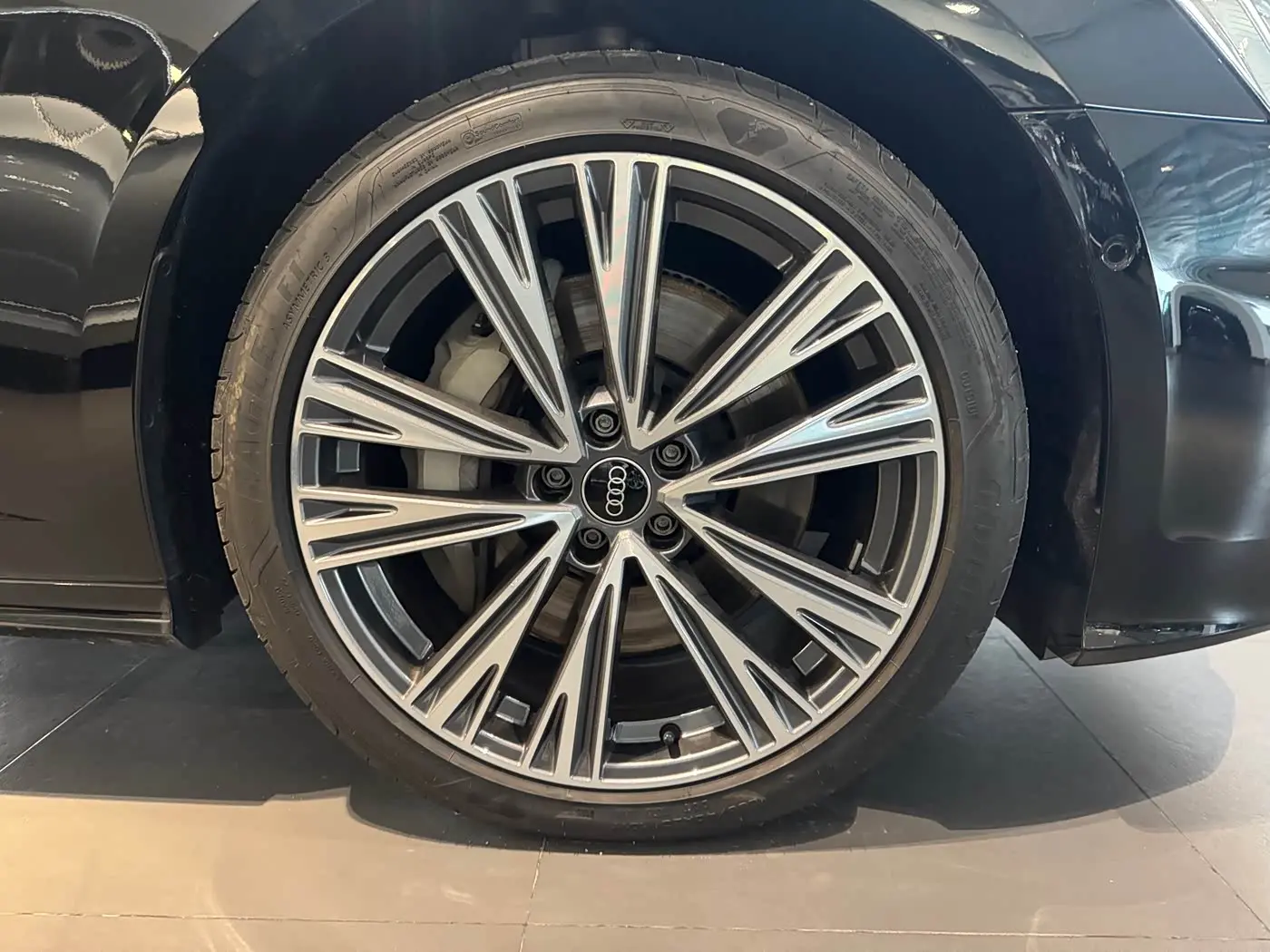 Audi A6L 2025 — Photo 11/11