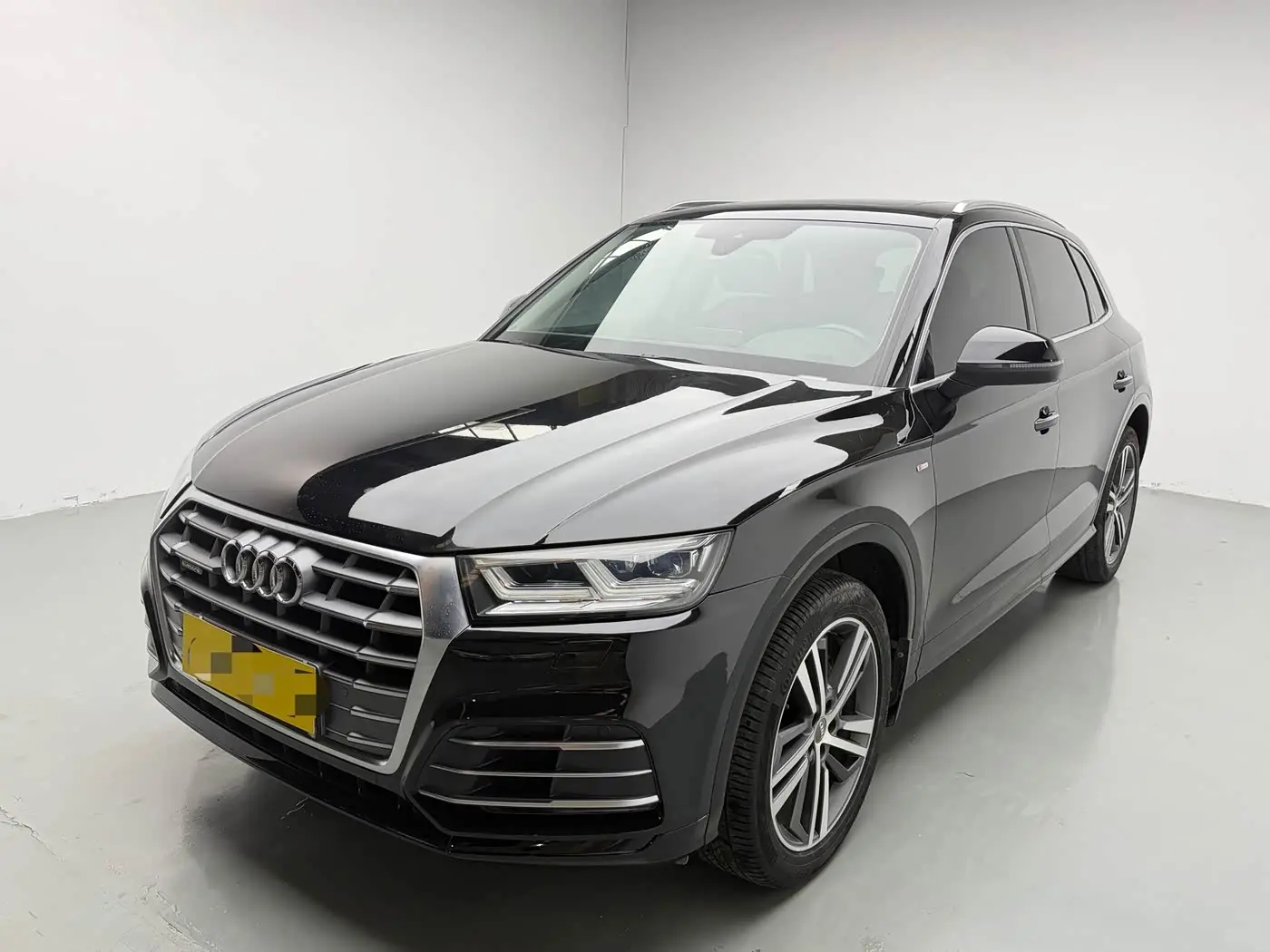 Audi Q5L 2019 — Фото 1/9
