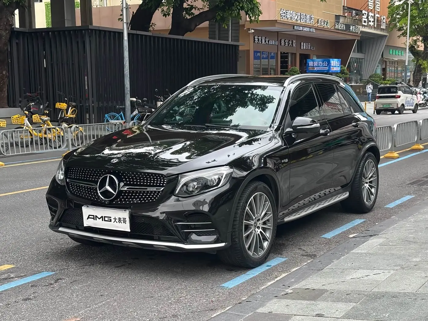 Mercedes-Benz GLC AMG 2018 — Photo 1/14