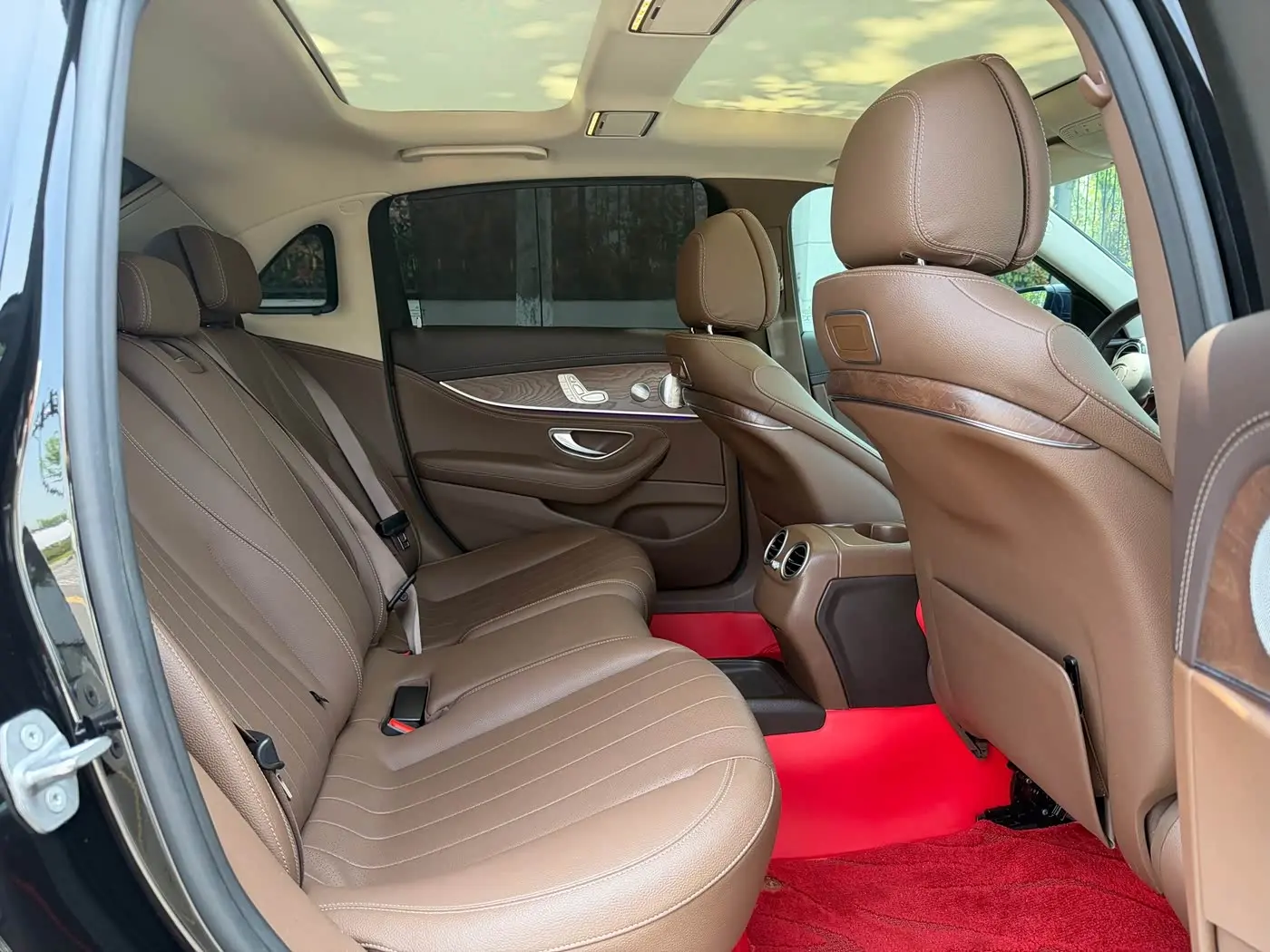 Mercedes-Benz E-Class 2020 — Photo 10/18
