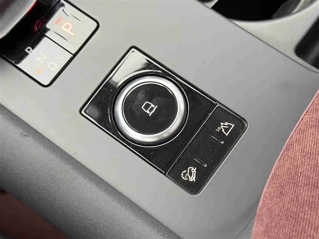 Land Rover Discovery 2024 — Photo 14/20