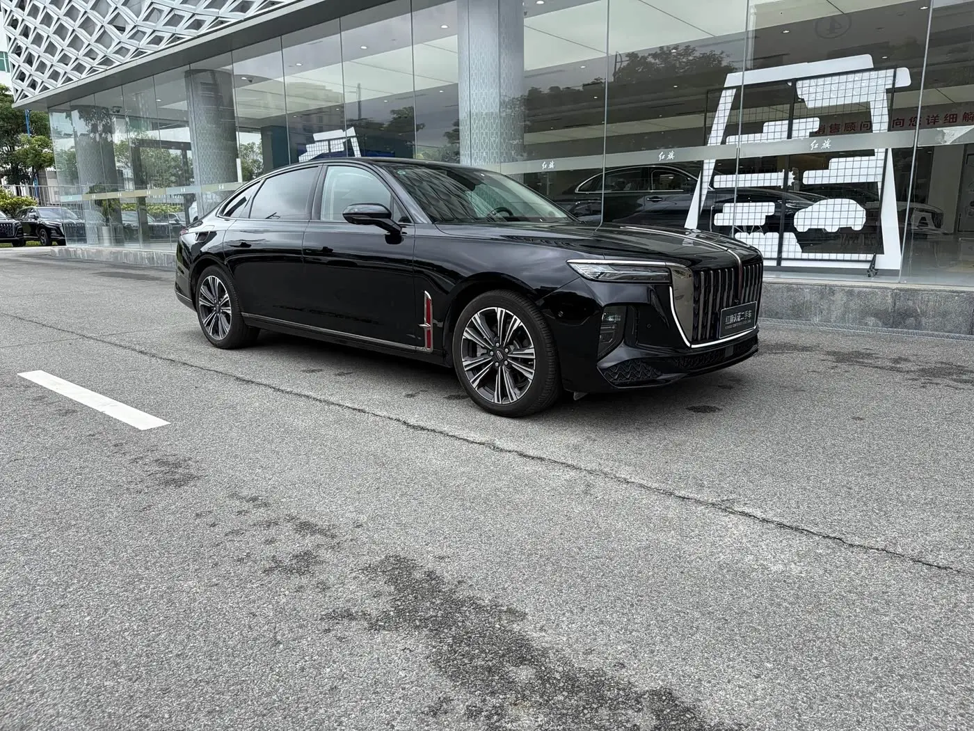Hongqi H9 2024 — Фото 3/17