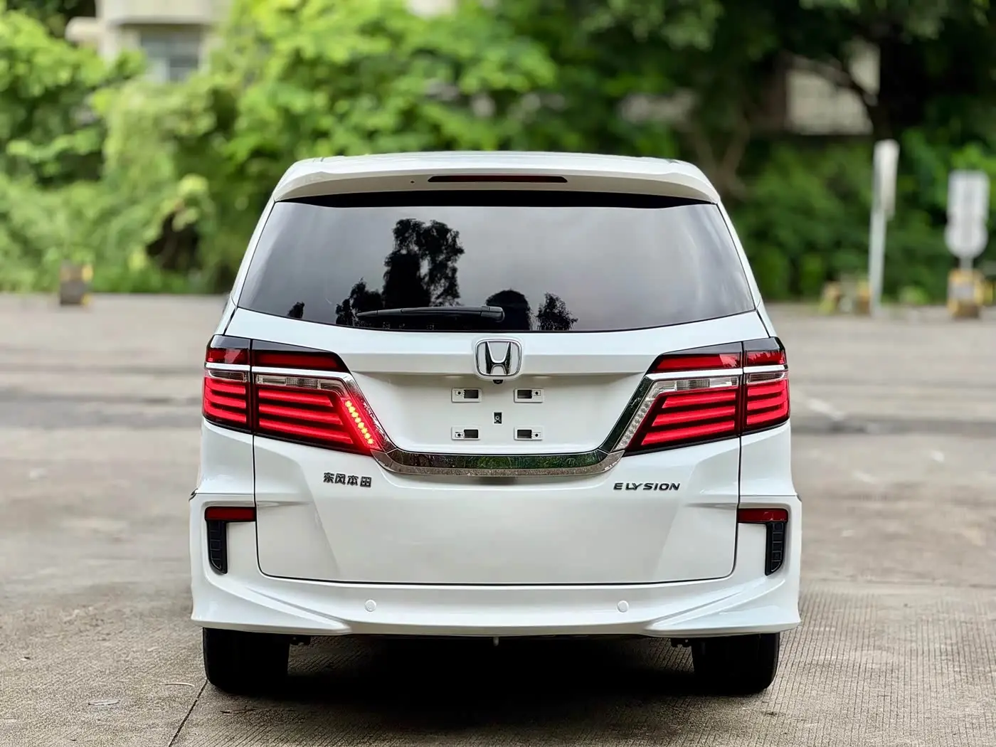 Honda Elysion 2017 — Photo 6/20