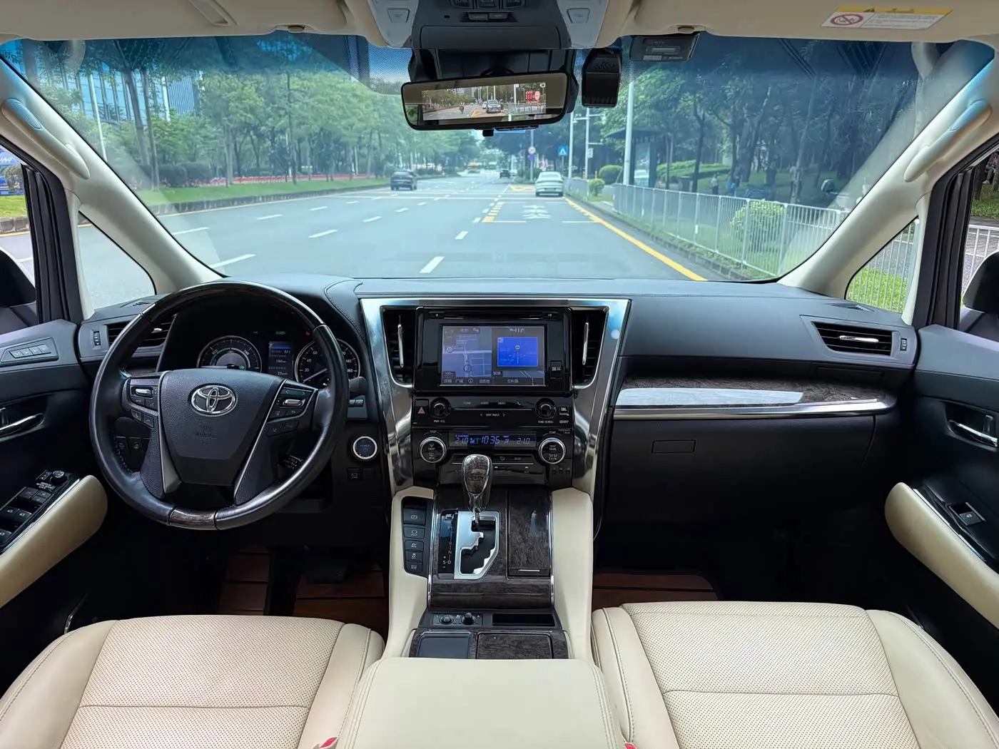 Toyota Alphard 2020 — Photo 5/20