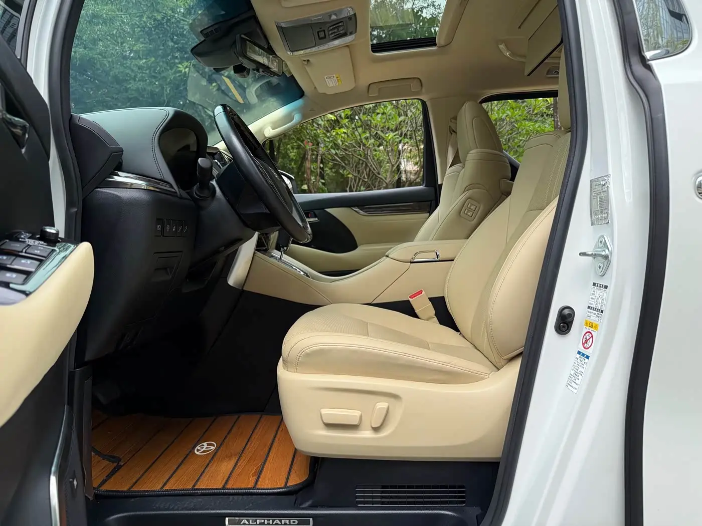 Toyota Alphard 2020 — Photo 12/20