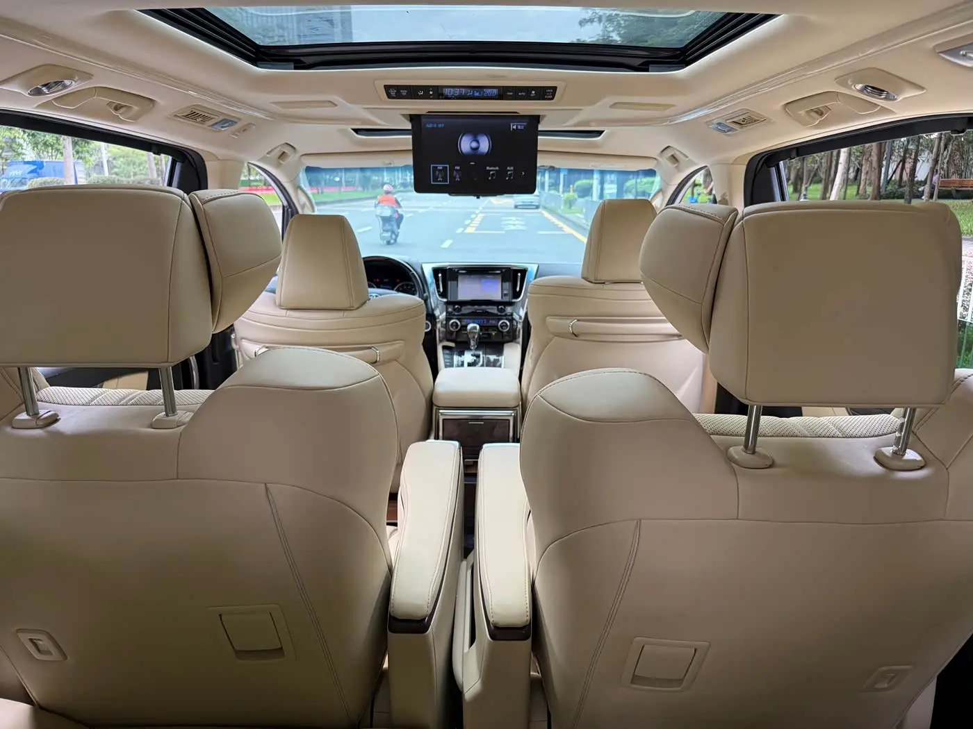Toyota Alphard 2020 — Photo 18/20