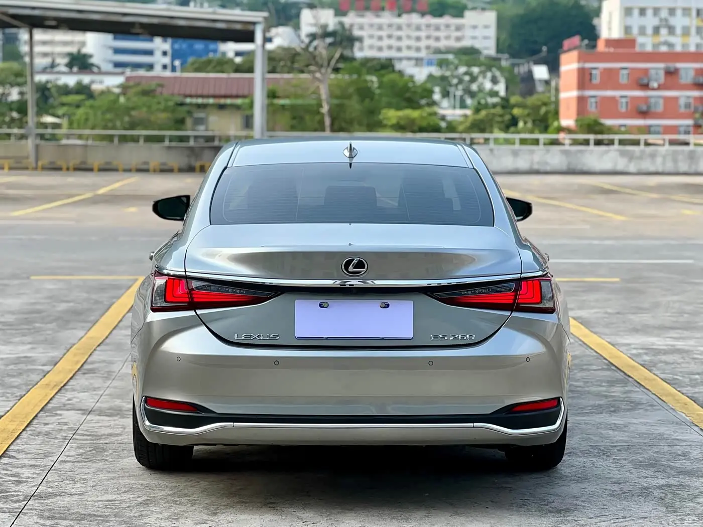 Lexus ES 2019 — Photo 6/20