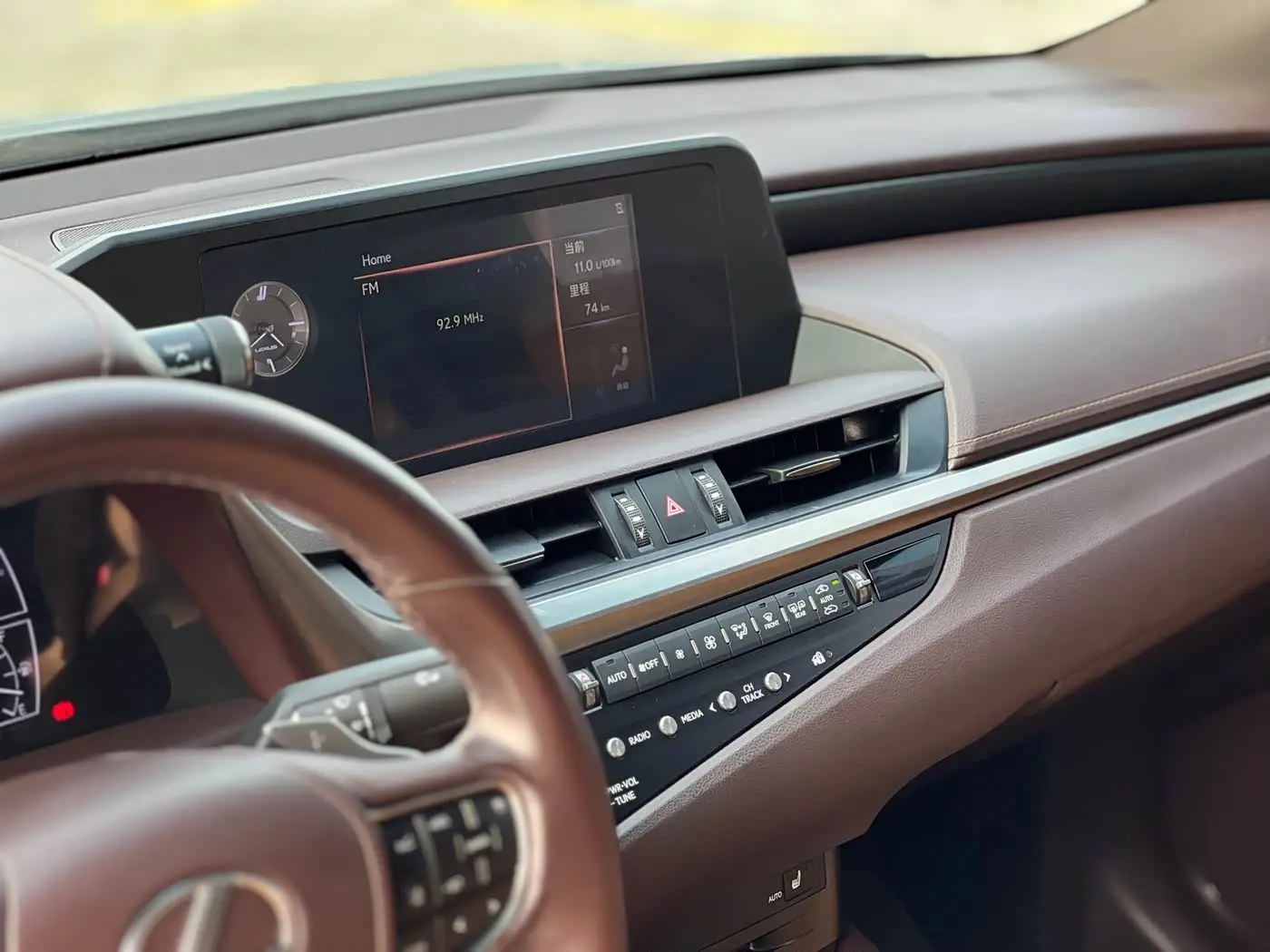 Lexus ES 2019 — Photo 15/20
