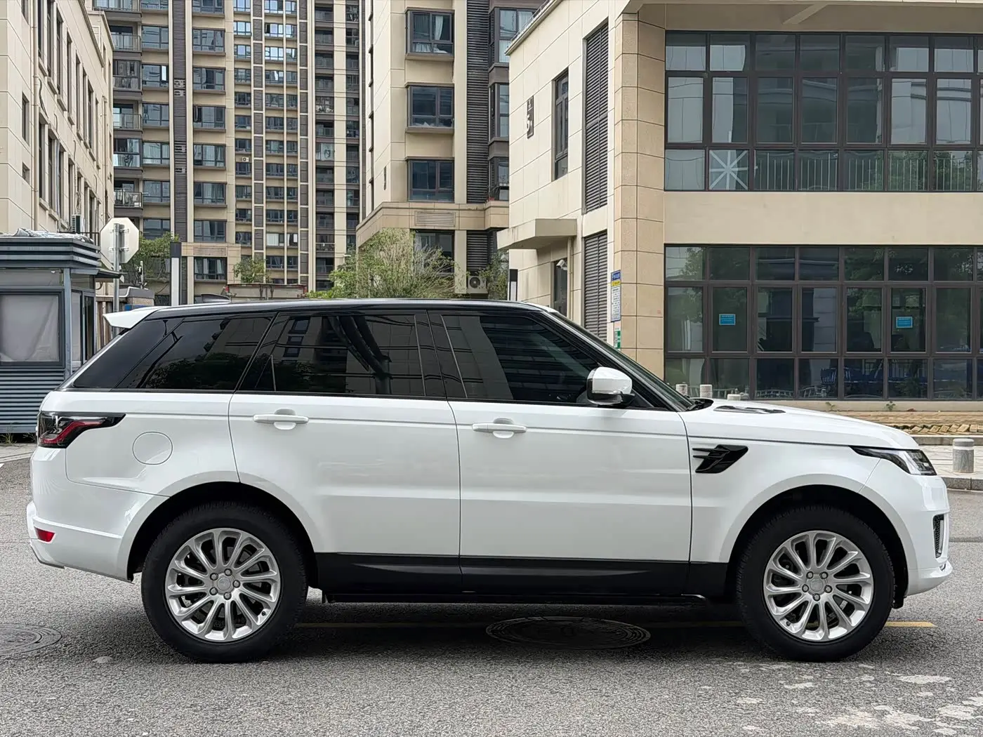 Land Rover Range Rover Sport 2017 — Photo 17/17