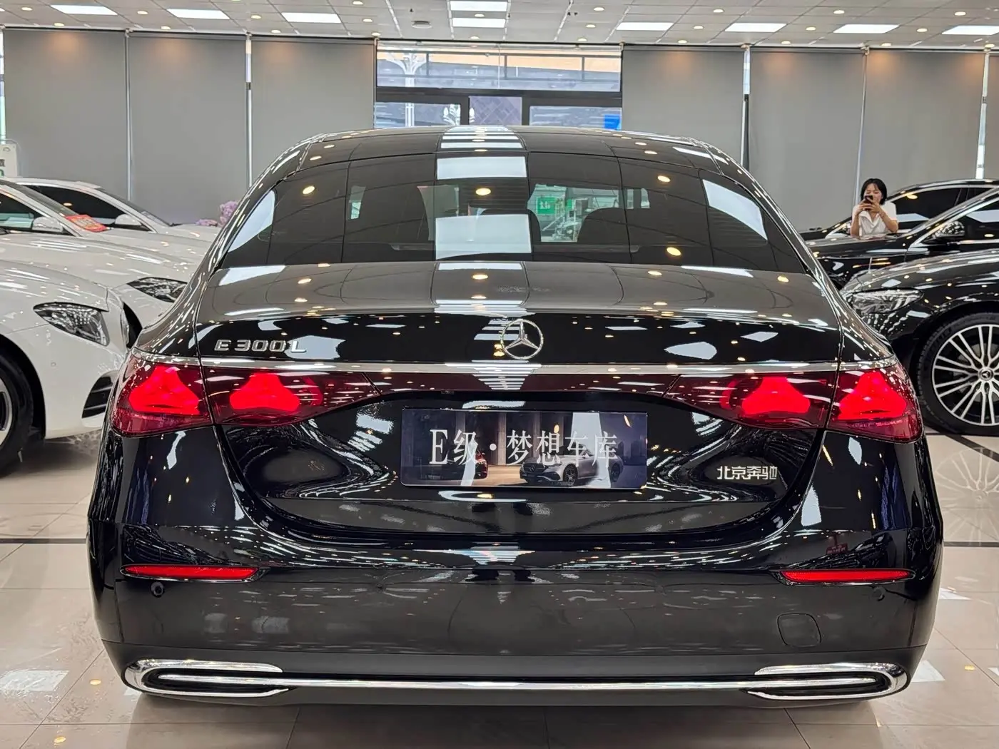 Mercedes-Benz E-Class 2024 — Photo 4/20