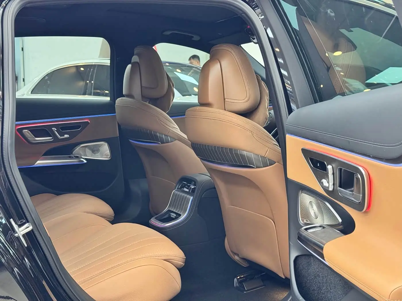 Mercedes-Benz E-Class 2024 — Photo 15/20
