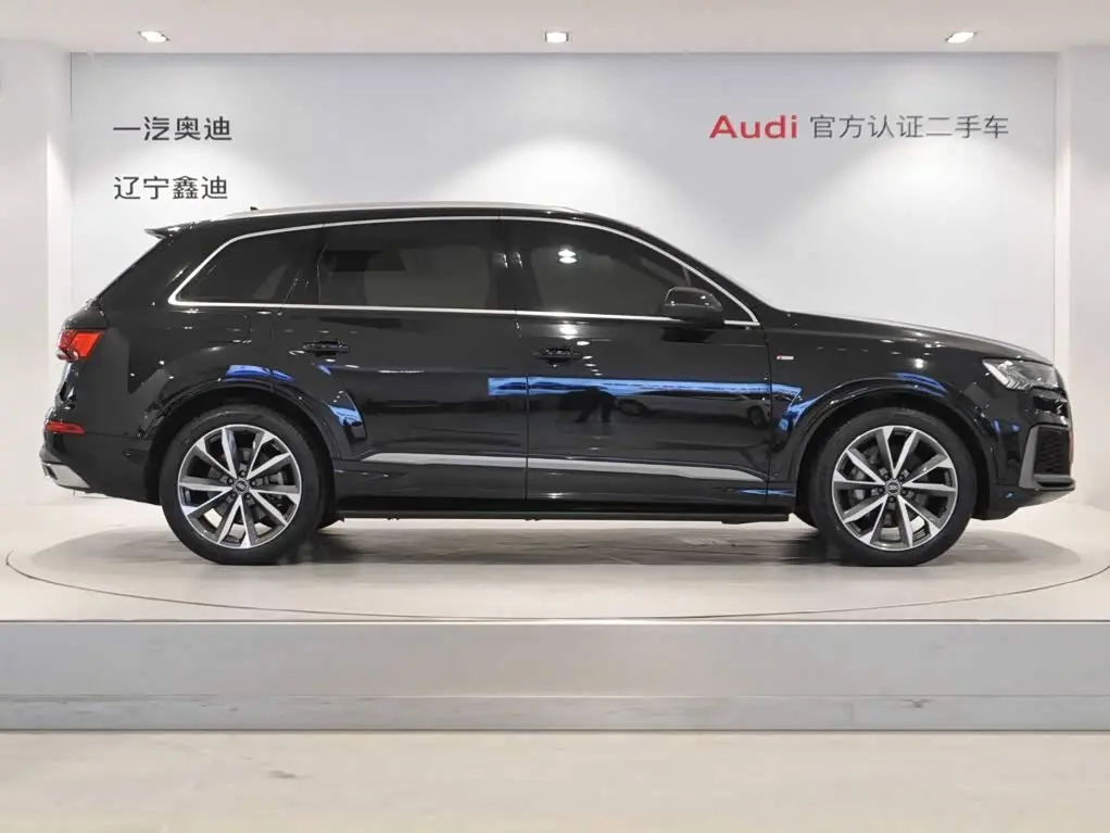 Audi Q7 2021 — Photo 3/9