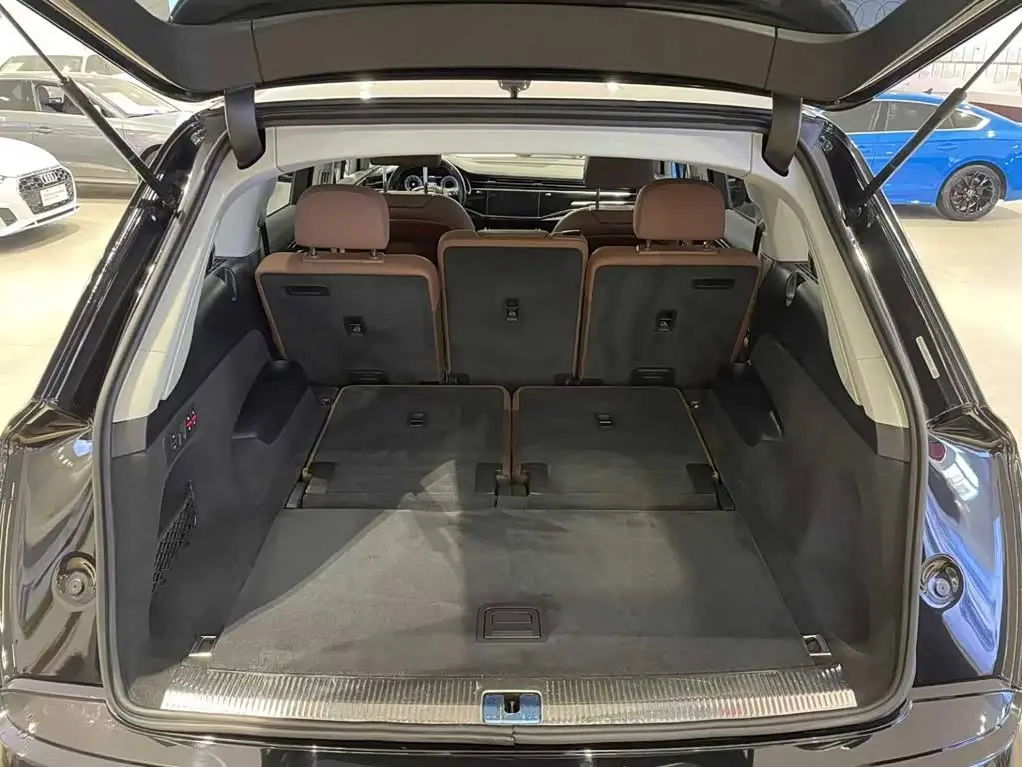 Audi Q7 2021 — Photo 6/9