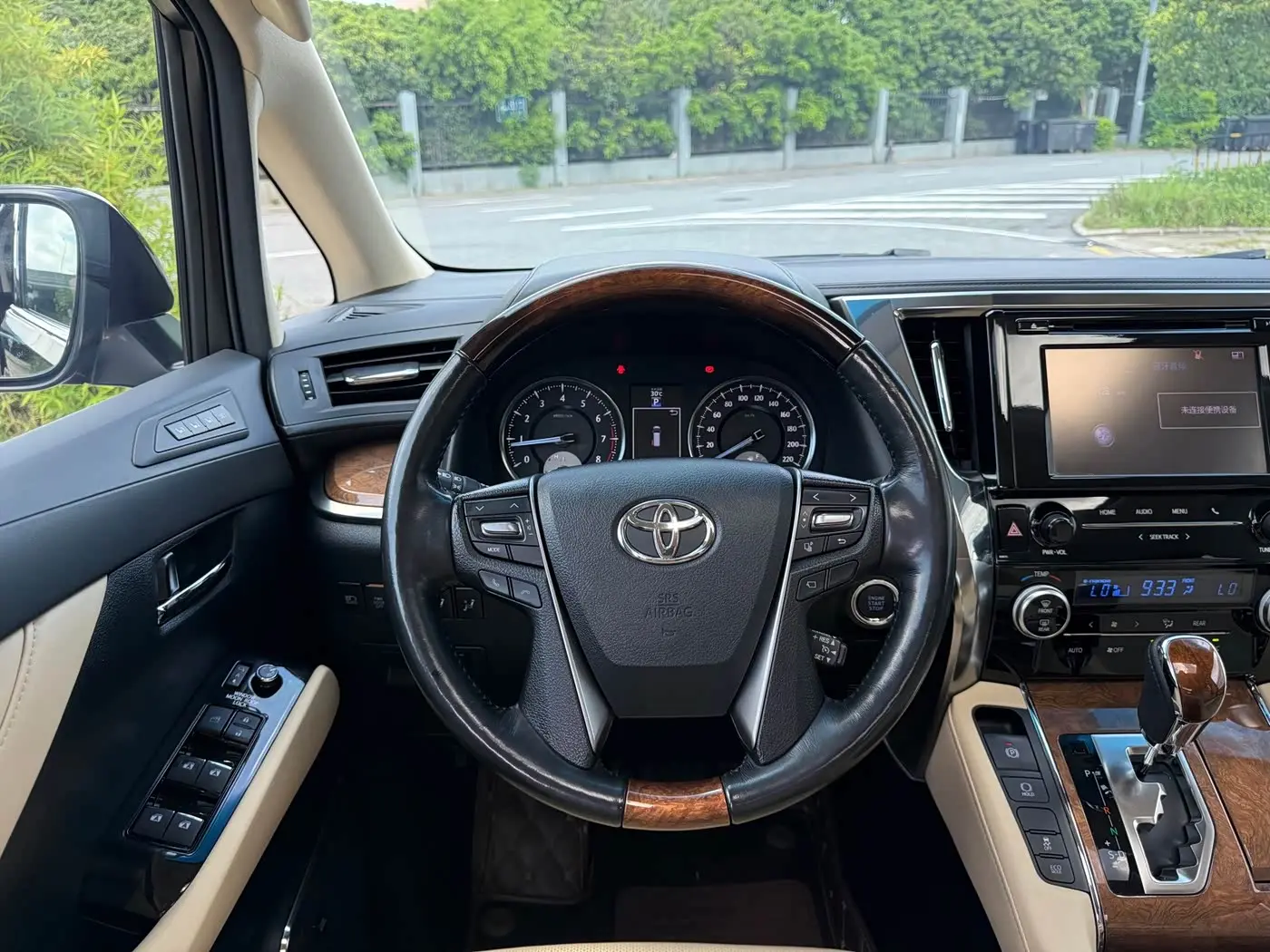 Toyota Alphard 2017 — Photo 6/12