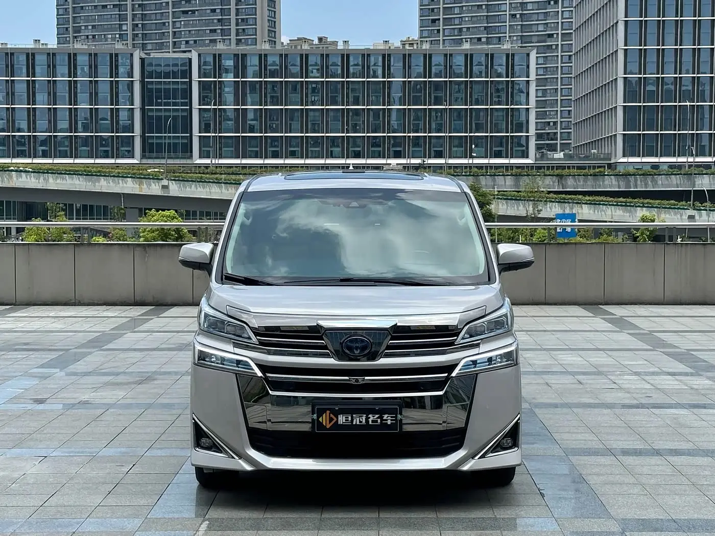 Toyota Vellfire 2020 — Photo 2/13